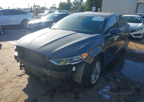 2017 Ford Fusion Hybrid Se z USA, uszkodzony, nr VIN 3FA6P0LU5HR157772